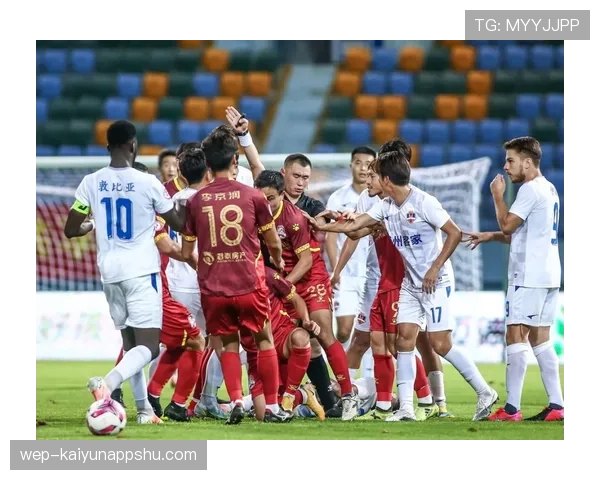 冲突场景下足球犯规判罚为何常引发裁判尺度争议？