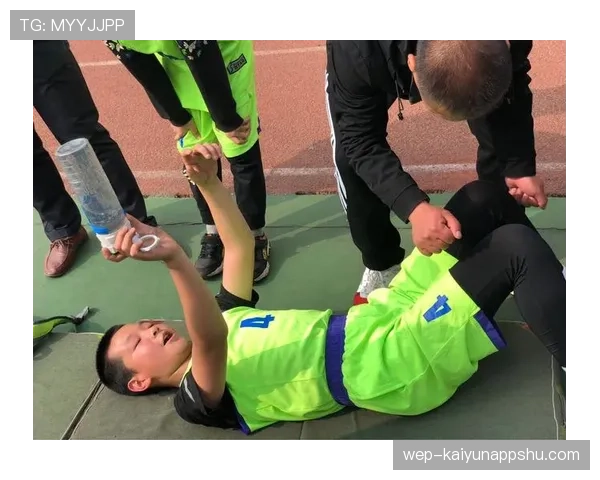 持球启动规则解析：篮球比赛中如何正确理解持球启动什么意思